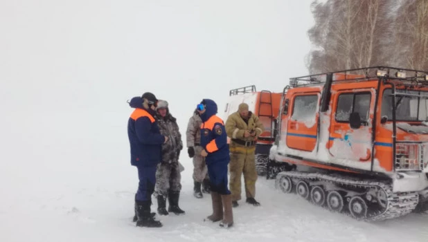 Спасение рыбаков в снежный буран возле Алейска.