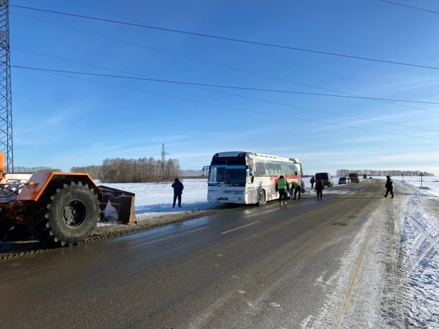 В кювет слетел автобус, следовавший из Улан-Батора в Нур-Султан.