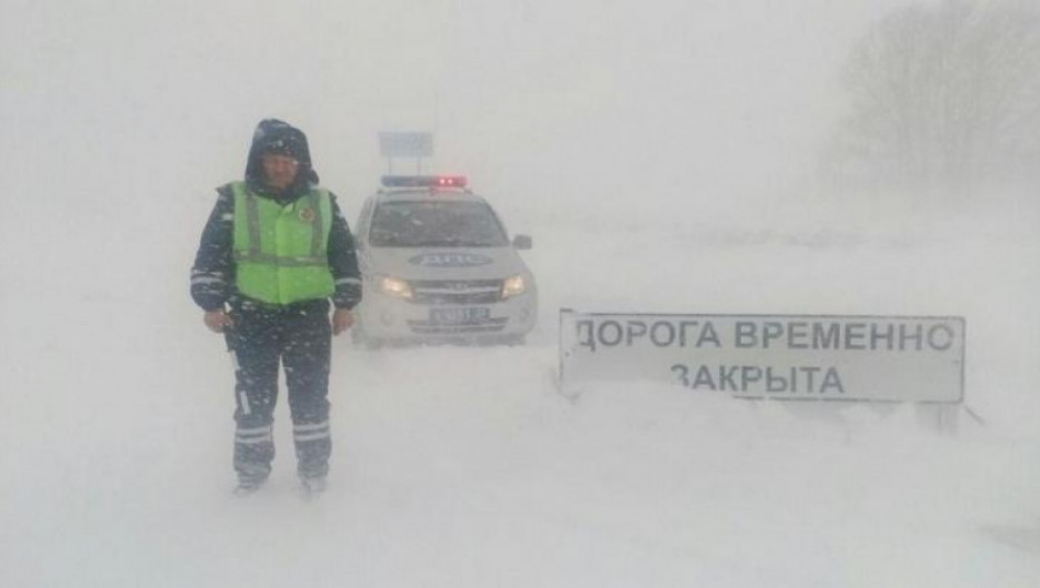 В Алтайском крае вновь перекрывают дороги. Где проехать нельзя? 