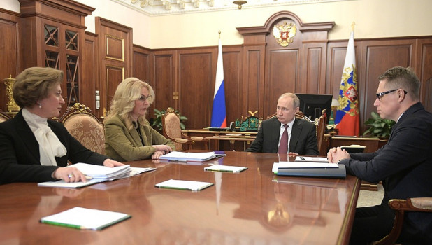 Владимир Путин на совещании по предупреждению распространения коронавируса.