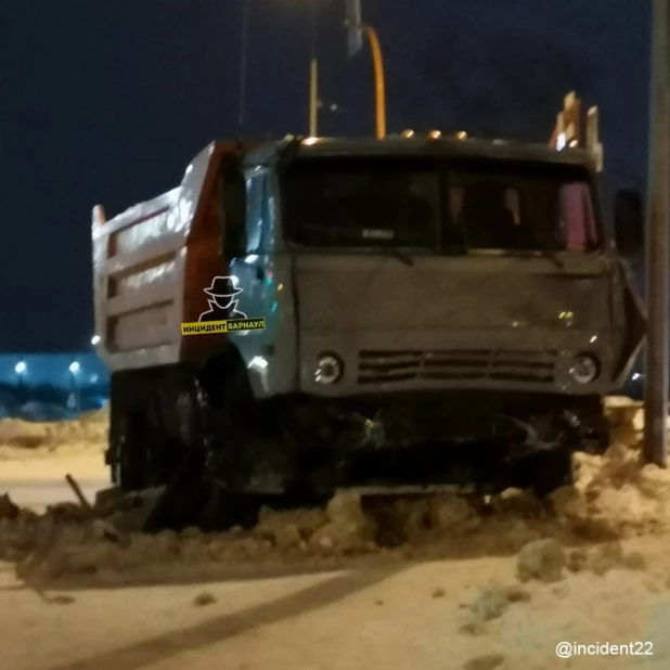 Авария на пересечении Павловского тракта и Солнечной поляны