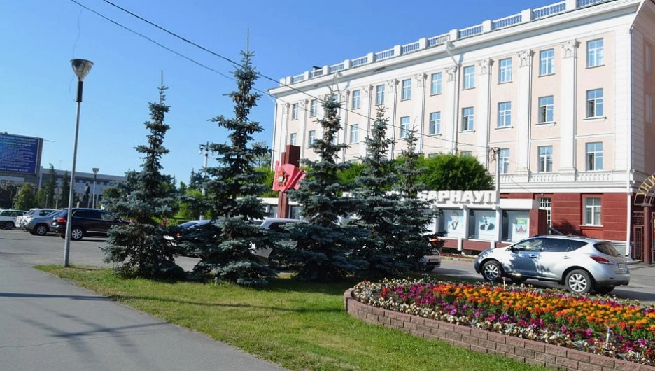 Озеленение в Барнауле. Красиво, но дорого.