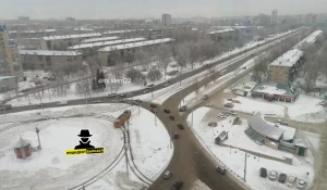 Трамвай сошел с рельсов в Барнауле.