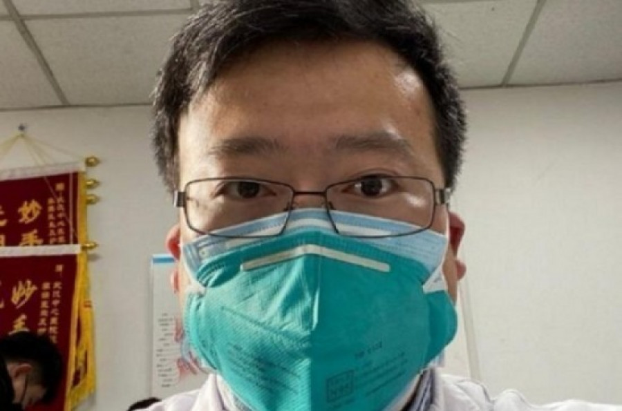 Ли Вэньлян, китайский врач, который выявил коронавирус и умер от него. 