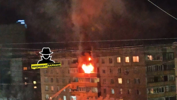 Пожар в барнаульской многоэтажке на улице Гущина 