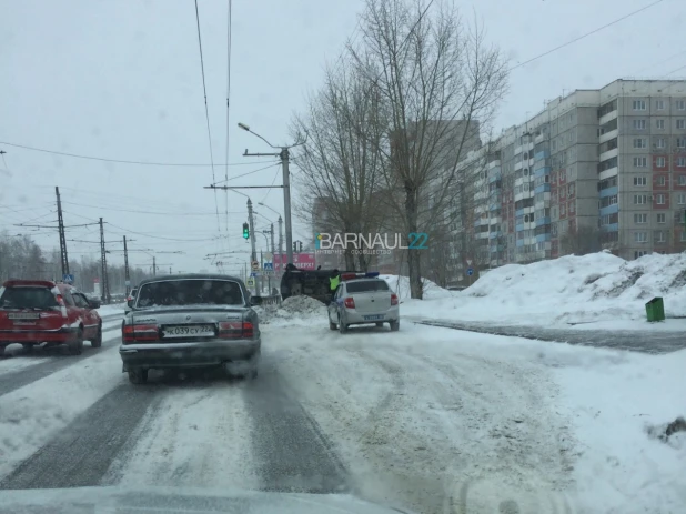 BMW в сугробе.