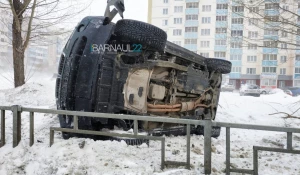 BMW в сугробе.