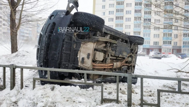 BMW в сугробе.