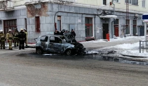 Автомобиль сгорел в Барнауле.