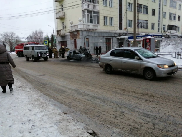 Автомобиль сгорел в Барнауле.