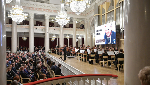 Владимир Путин на концерте памяти Анатолия Собчака.
