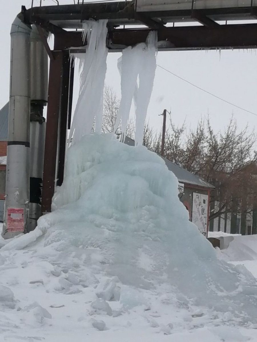 Коммунальный айсберг в Кусаке.