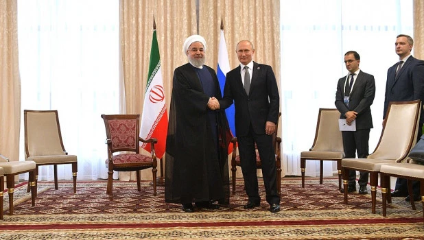 Президенты России и Ирана - Владимир Путин и Хасан Рухани.