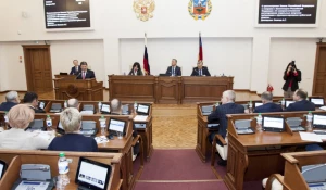 Как алтайские депутаты голосовали за поправки в Конституцию 