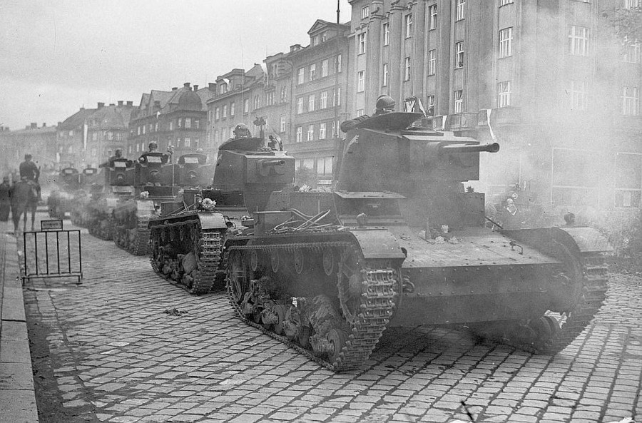 Верхняя Силезия. Польские танки. 1938 год.