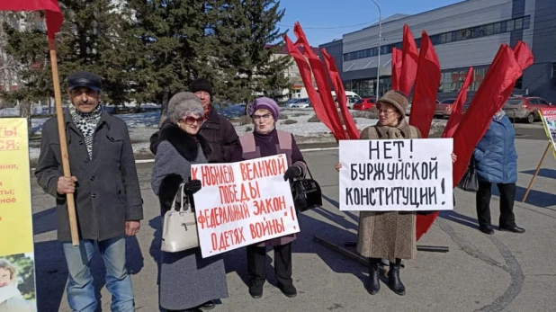 Пикеты против поправок в Конституцию в Алтайском крае, 17 марта 2020 года.