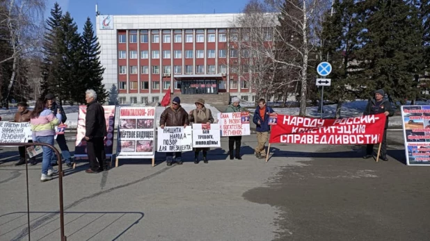 Пикеты против поправок в Конституцию в Алтайском крае, 17 марта 2020 года.