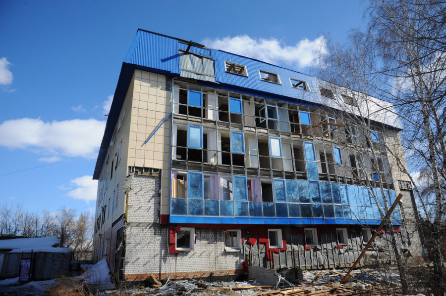 В Барнауле демонтируют офисный центр &quot;Фортуна&quot;