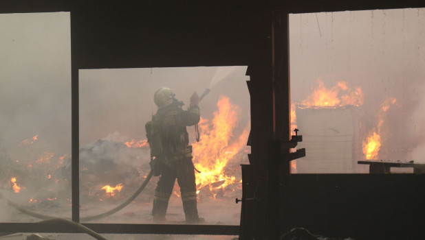 Тушение пожара в Барнауле.