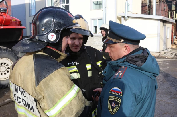 Тушение пожара в Барнауле.