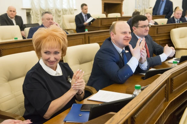 В АКЗС противостоят коронавирусу. 