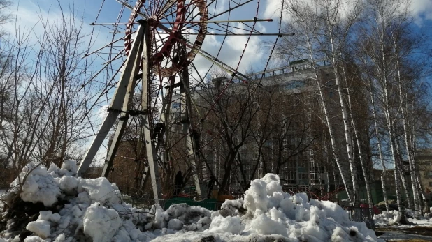 Колесо обозрения в парке «Изумрудный»