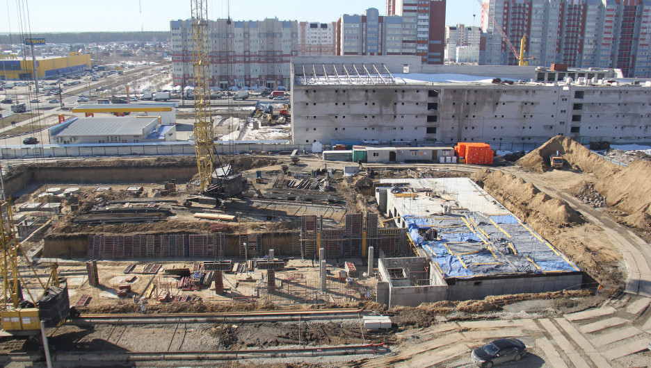 Строительная площадка новой поликлиники в Барнауле. 