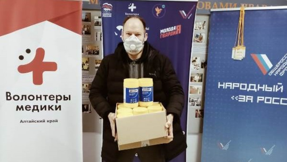 Дмитрий Аганов передал "Дезхлор" в волонтерский штаб.