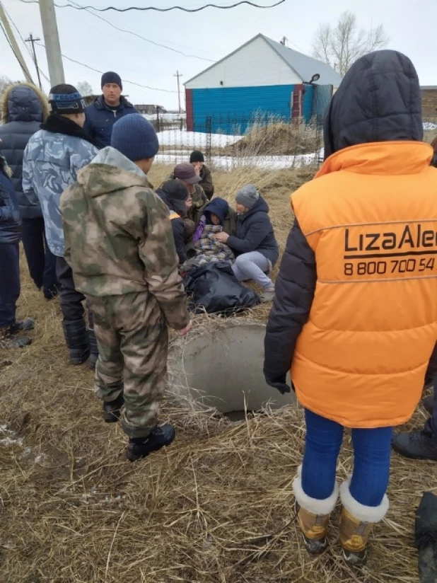 В Алтайском крае нашли провалившуюся в колодец пенсионерку.