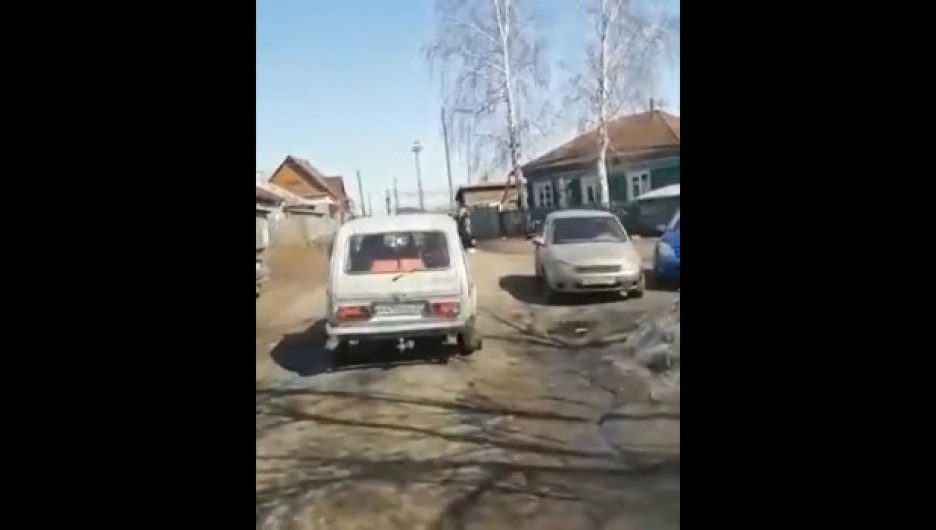 Пригород Барнаула освятили на машине от COVID-19