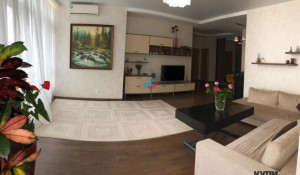 В Барнауле выставили на продажу большую квартиру с видами на закат.