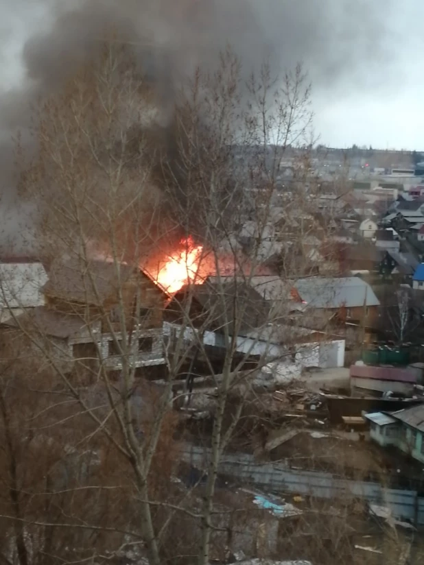 Пожар в районе барнаульской "ямы".