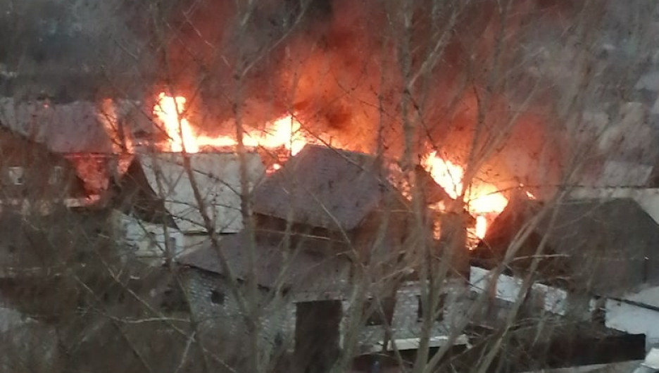 Пожар в районе барнаульской "ямы".