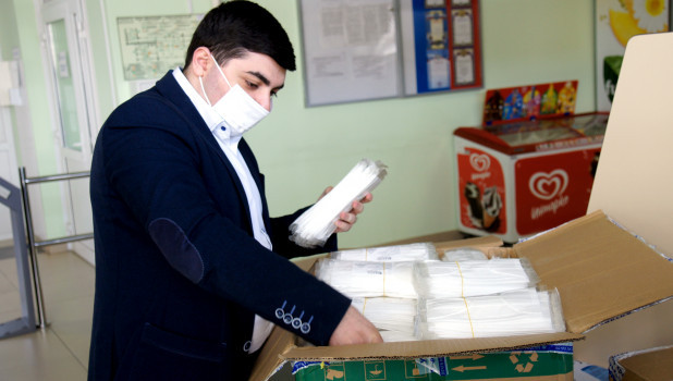 Все студенты общежитий АлтГУ получили комплекты защитных масок.