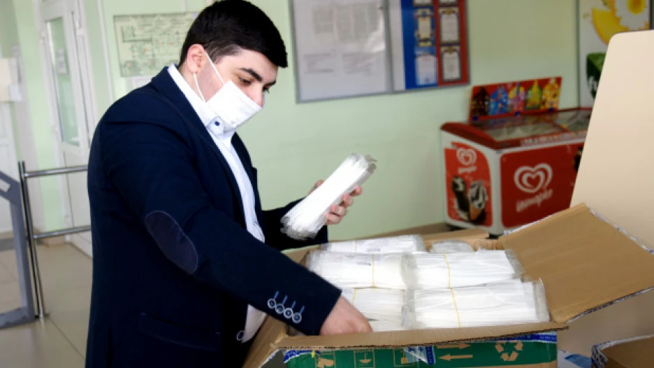 Все студенты общежитий АлтГУ получили комплекты защитных масок.