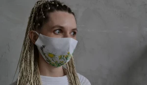 16 добровольцев приняли участие в фотосессии масок и платков. Каждый получил в подарок маску.