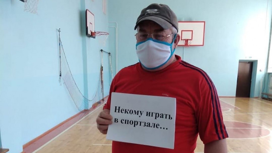 Учителя в Барнауле присоединились к флешмобу «Мам, я дома».