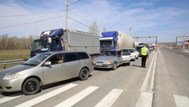 Проверка автомобилей на Алтае во время пандемии коронавируса.