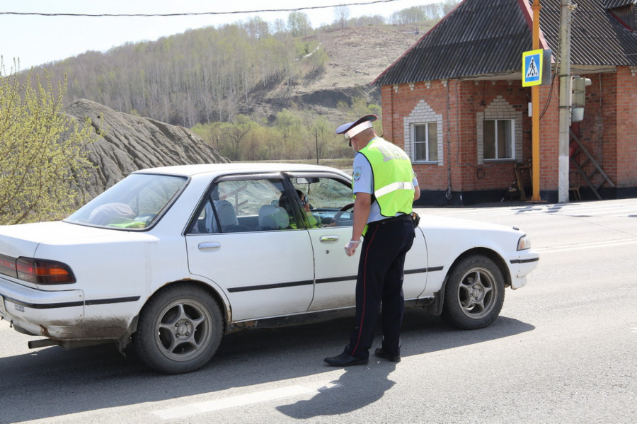 Проверка автомобилей на Алтае во время пандемии коронавируса.