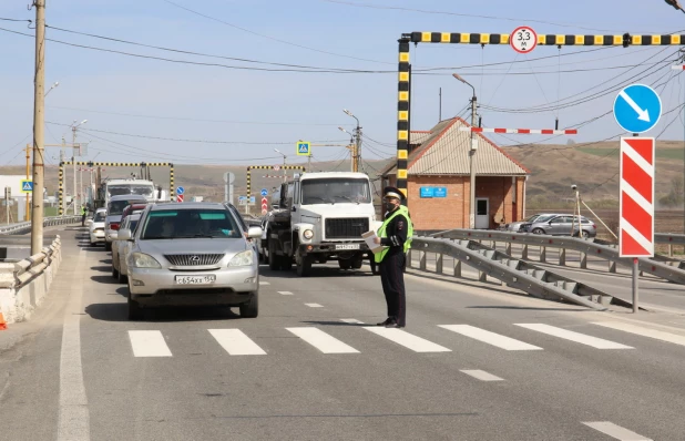 Проверка автомобилей на Алтае во время пандемии коронавируса.