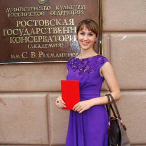 Солистка Алтайского мызыкального театра Юлия Башкатова.