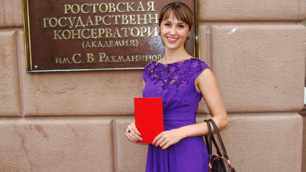 Солистка Алтайского мызыкального театра Юлия Башкатова.