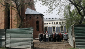 «Атеисты России» пожаловались на «обряды» у храма в Бийске.