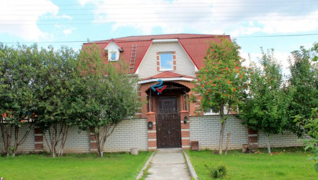 Продается коттедж на улице Хлеборобной в Барнауле.