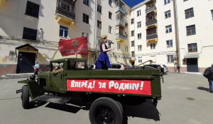 9 мая 2020 в Барнауле поздравили ветеранов ВОВ.