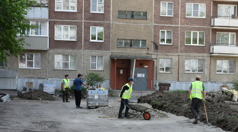 Барнаульские дворы благоустроят по нацпроекту.