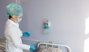 Медики Алтайского края продолжают получать доплату за пациентов с COVID-19.