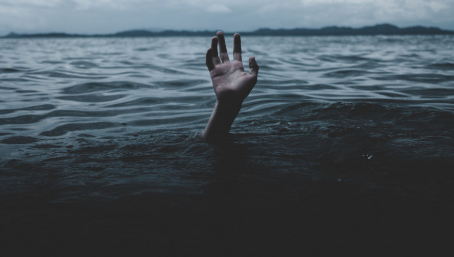 Друзья двух братьев до последнего молчали, что пропавшие дети утонули в сибирском озере