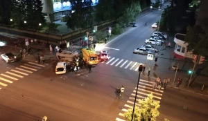 ДТП с участием "скорой" в Барнауле.