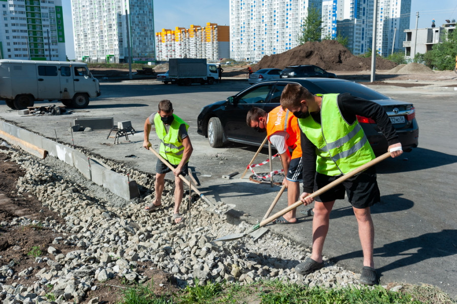 Строительство новой дороги на улице Сиреневой.